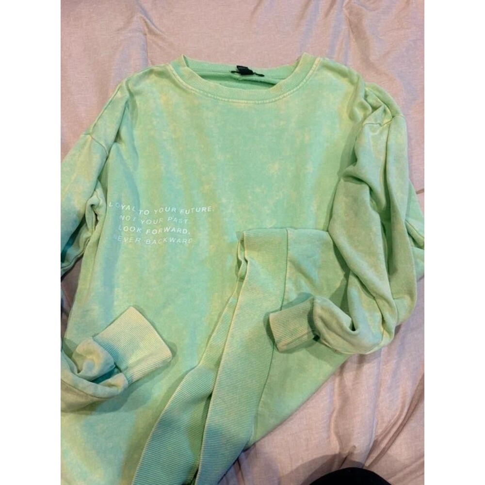 Women’s sweatshirt